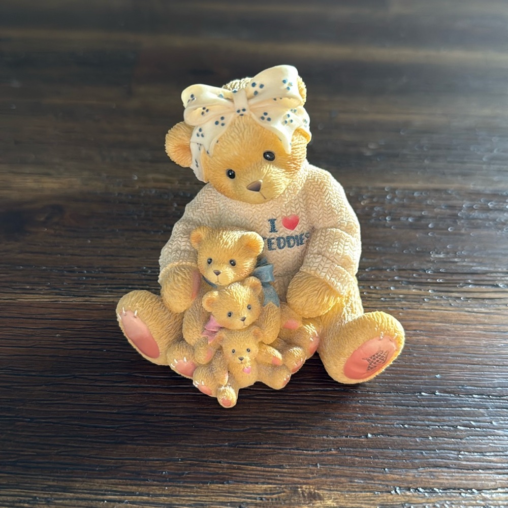 Cherished Teddies “If a Mom’s Love Comes in All Sizes…” 1998 Bear Figurine